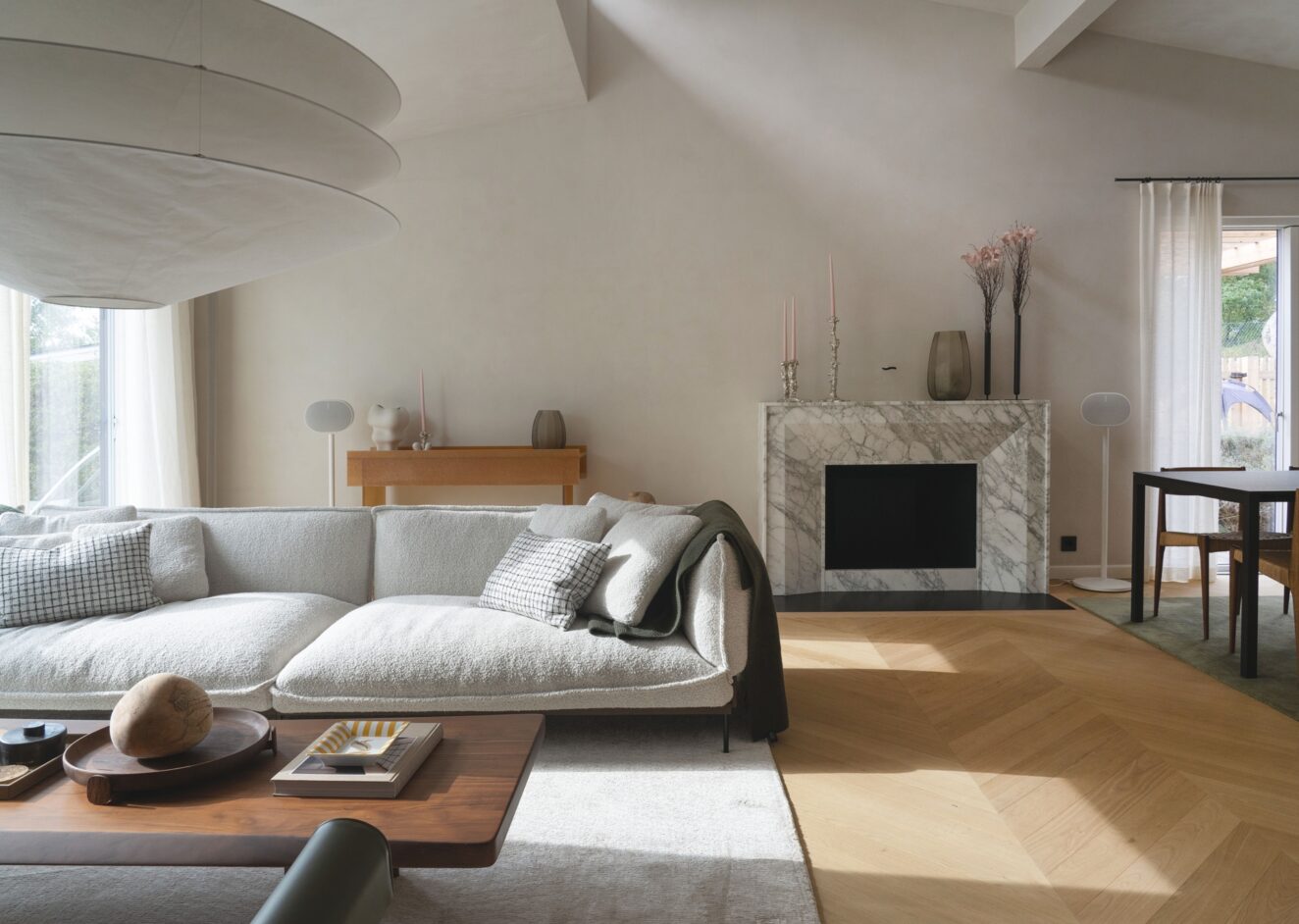 Arkitektonisk perfektion med pool, bastu, biorum och utekök