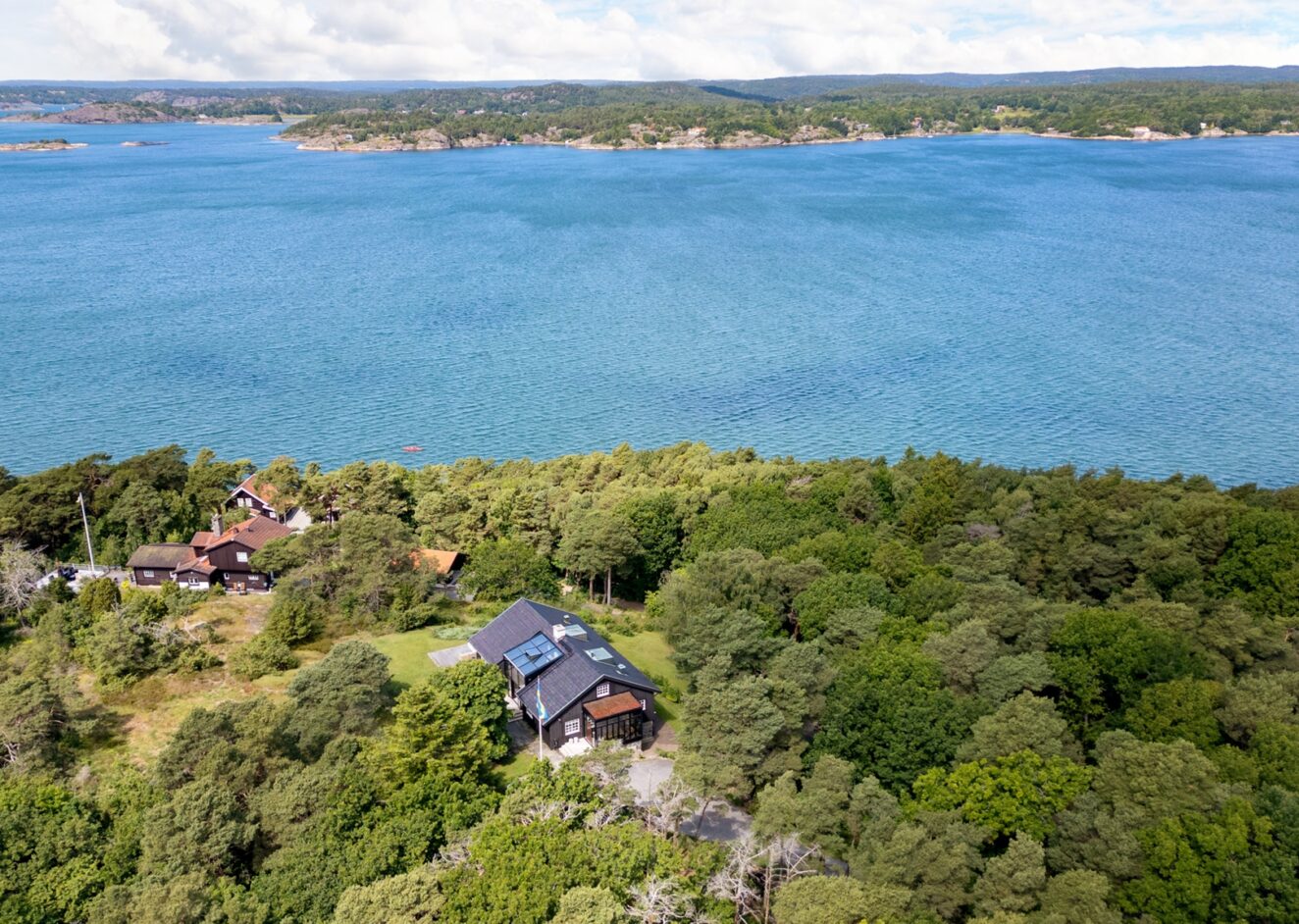 Spännande arkitektur med magisk havsutsikt i Västerläge