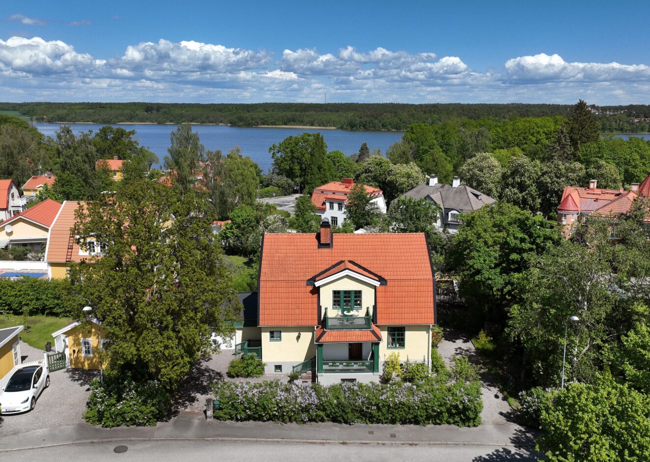Klassisk 20-tals villa i Strängnäs – totalrenoverad med varsam hand
