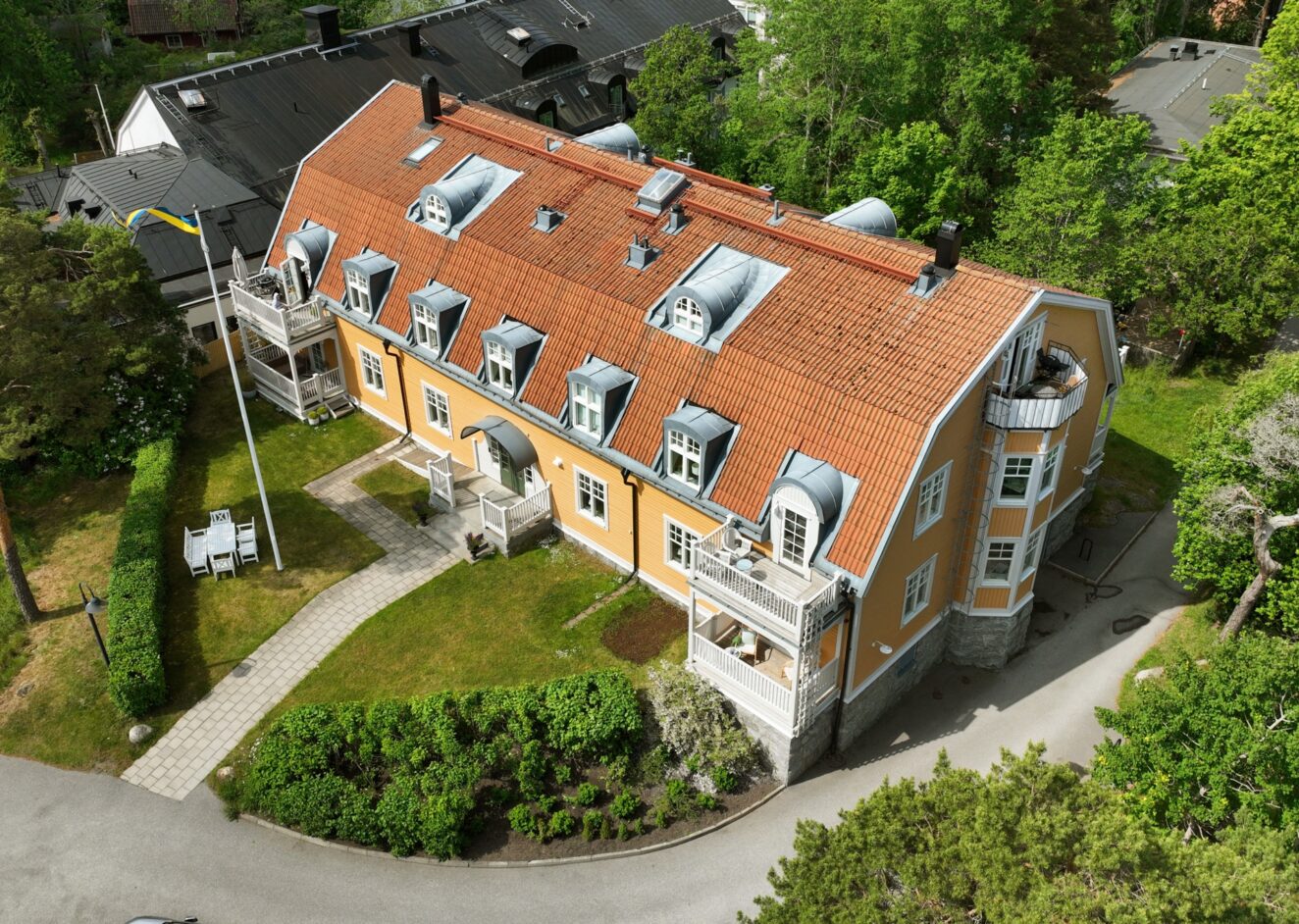 Unikt och charmigt med sjöutsikt vid Hotellviken