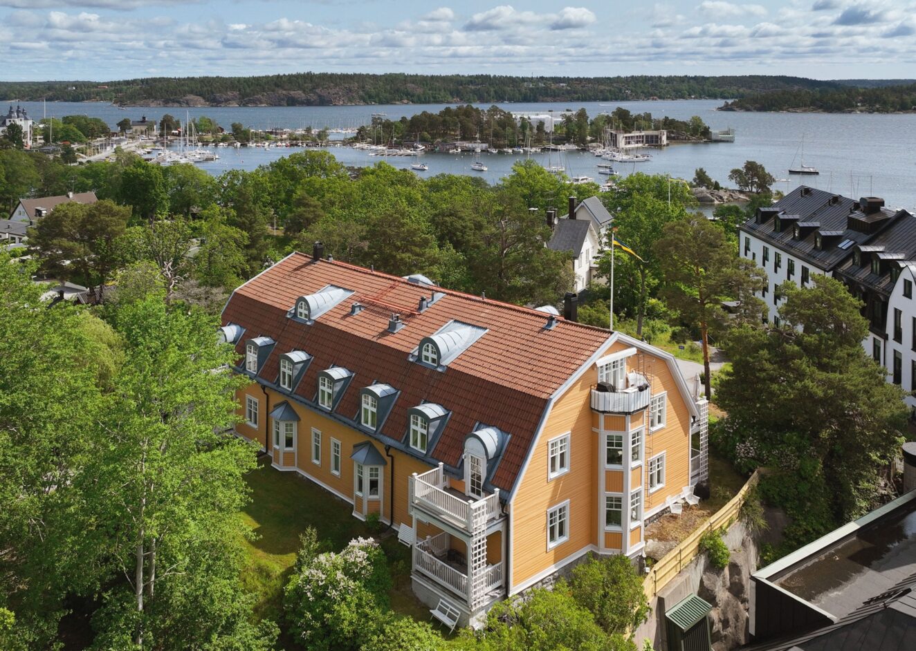Unikt och charmigt med sjöutsikt vid Hotellviken