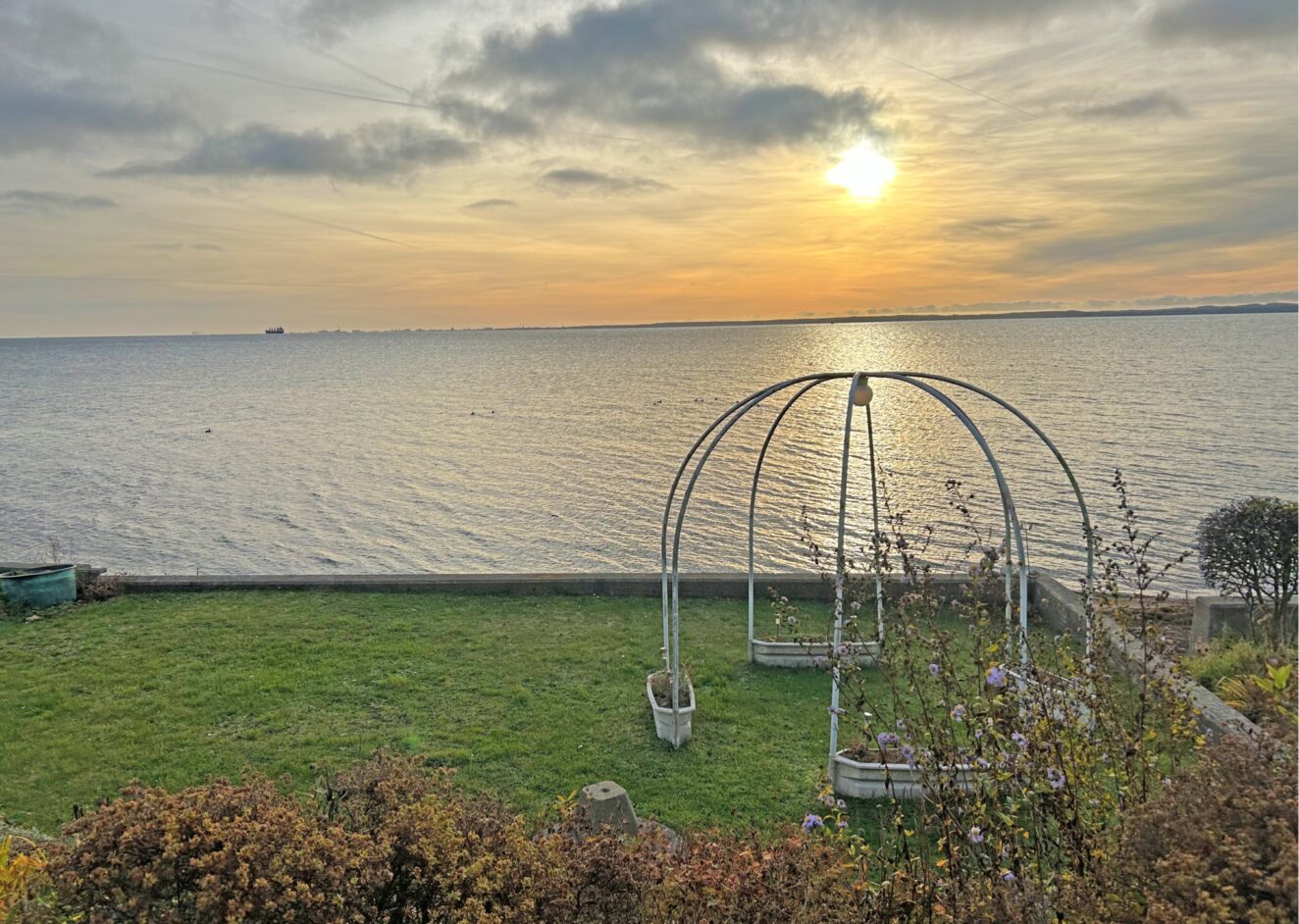 Villa Sjötuna - En av Vens mest spektakulära fastigheter med havet som granne